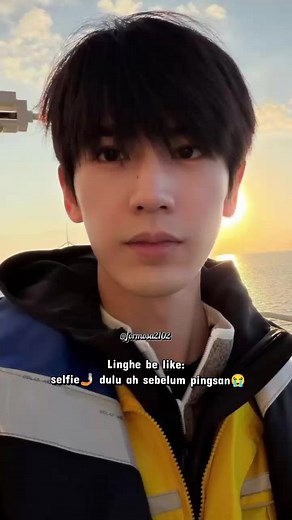Kasihan insinyur Zhang ku😭 Ga expect ternyata sempat pingsan saat pembuatan film dokumenter🤧 Anak komplek di suruh ke laut, auto mabuk laut & pingsan jadinya kan🤧 Tapi masih sempat-sempatnya selfie🤳🏻🤣 Ga kebayang gimana paniknya orang-orang saat itu, btw bisa di amuk para cegil kan kalau sampai Zhang Gong kenapa-kenapa🤣🤣 #zhanglinghe #aktorchina #discovery #wildaid #bilibili