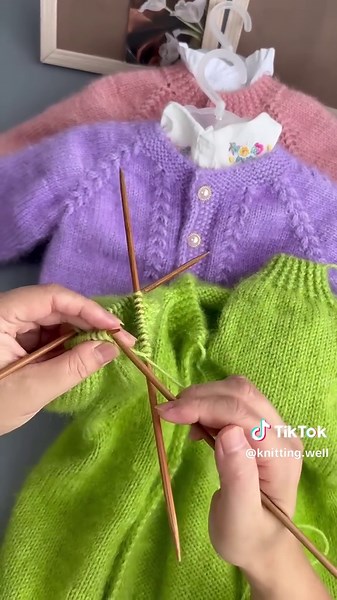 The method of knitting and embroidering sweater , if you want to knit this sweater, link in bio 🧶😍 #knitting #diy #diyproject #fyp