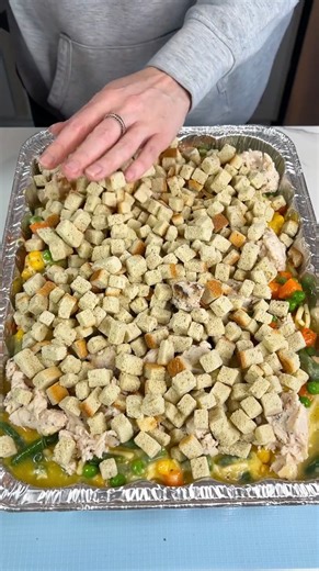 Easy chicken dinner is a winner! Shauna M makes a delicious mock chicken pot pie! 🎬 This video was produced by Network Media and Shauna M | Flavor Blender