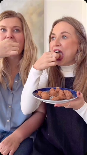 Nikola Čechová on Instagram: "Při natáčení jsem si úplně připadala, jako bych se vrátila do dob svých prvních YouTube videí. 🥹✨ Ještě když jsme bydlely s Týnkou a občas natáčely spolu💘 Každopádně! Ve Fieldu jsem ochutnala tuhle laskominu a musela jsem to zkusit! No… jak ve videu uvidíte, tak zas tak jednoduchý to nebylo. 😂 Karamel byl náš největší nepřítel. Pokud máte tipy na karamel pro začátečníky, sem s nim😅 Ale! I když výsledek nevypadá úplně jako z Fieldu, chuťově to dopadlo fakt skvě