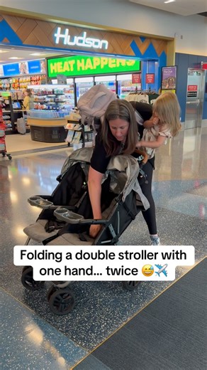 Folding a double stroller with one hand—once in an airport terminal, and once on a jet bridge while boarding 😅💪 ⁠ When I travel alone with my two toddlers, I don’t always have free hands. I might be holding one of my kids, juggling luggage, or just trying to drink a coffee. ⁠ That’s why I love the @zoestrollers Twin so much. I can push it and fold it one-handed. ⁠ It’s the one stroller I’ll actually bring through the airport, and I’ve used it on planes, cruises, and everywhere in between. ⁠ Yo