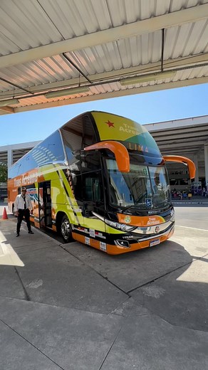 Wellington Silva | ONIBUSMSC on Instagram: "RIO DE JANEIRO x LIMA (PERU) COM A TRANS ACREANA Viaje entre o Brasil e Peru no conforto do serviço Leito da Trans Acreana! Ônibus double-service com capacidade para transportar 43 passageiros, sendo 12 em poltronas Leito no piso inferior e 31 em poltronas Leito no piso superior, com encosto de braços e pernas, cintos de segurança, cortinas de privacidade, conectores USB, ar-condicionado, água mineral, Wi-Fi e sanitário no piso inferior. Faça a sua res