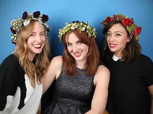 891 reactions · 461 shares | Make a pretty DIY flower crown in 6 (totally doable!) steps: | Bustle | Facebook