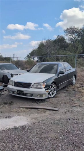 mike on Instagram: "Junker . . #driftcar #drift #showcar #cars #viral #jetfuelcantmeltsteelbeams #fyp #stancecar #vipstance #vipcarsauto #lexusls400 #lexus #ls400 #toyotacelsior #celsior #toyota #uz #1uz #bigbody"