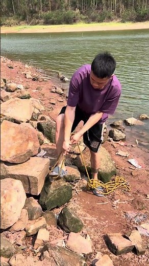 Incredible Survival: Man Faces Massive Creature in the Water! 😱