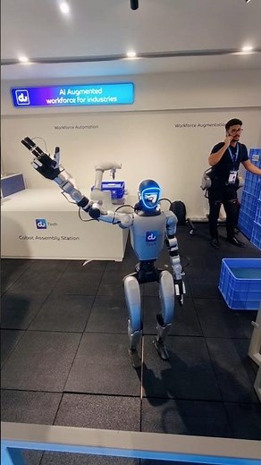 Gitex 2025 Dubai: Mind-Blowing AI Robot Worker by du Tech! | Unitree Humanoid