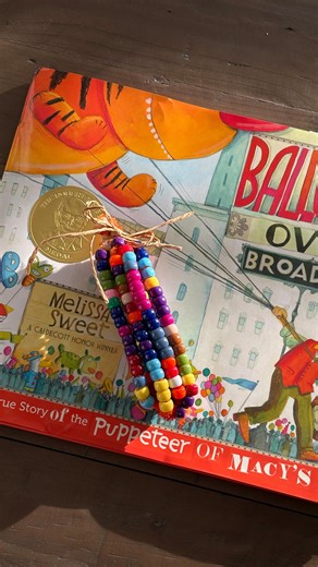 Kira on Instagram: "A cozy & easy Thanksgiving week craft✨ Super easy, cute, & made with things you likely already have🤪🥰 #thanksgivingcrafts #fallcrafts #beadedcorn #kidsactivities #easycraftsforkids #homeschoolcrafts #homeschoolmama #homeschoolmom #momof3 #mamahood #motherhoodunplugged #simplemotherhood #intentionalliving #slowmotherhood #naturalmom #minimalmom #craftingwithkids #preschoolactivities #toddleractivities #montessoriathome #holidaycrafts #seasonalliving #homeschoollife #homescho