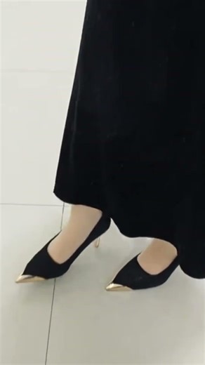 Metallic Pointed Heel – Modern Glam & Elegance