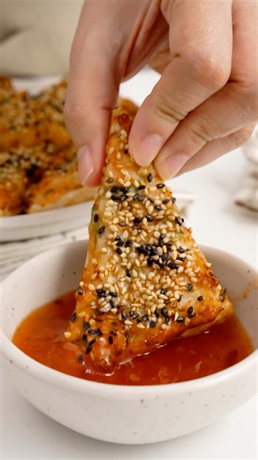 Easy prawn (shrimp) toast recipe you’ll love! You can also deep fry or bake them in the oven. Ingredients for 10-12 toasts 250 grams of Prawn Or shrimp, peeled and deveined 2-3 tbsp Sesame seeds 5-6 White bread Or a choice of bread 1 Egg white 2-3 Spring onion Cut thin slices 1 tsp Garlic Grated Cooking oil spray Seasonings 2 tsp Soy sauce 1 tsp Salt ½ tsp White pepper or black pepper 2 tsp Sesame oil 1 tbsp Cornstarch #toast #airfryer #easyrecipe | Khin's Kitchen