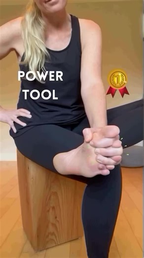🔥Want to feel the power of your feet? Try this Human Toe Spreader Challenge This literally takes 1 minute and CAN CHANGE YOUR LIFE. 🧠 You need forefoot splay in order to use your foot the way it was designed. Test it for yourself. if you do not have space between your toes….. ▶️ you will not be in your power position ▶️ you will not be ready for push off ▶️ you will not be in high gear ⚠️ WARNING : This can be EXQUISITELY painful if your toes have been squished together for a long time. Howeve