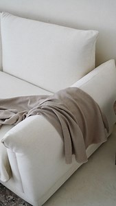 A veces solo necesitamos un pequeño cambio ✨ Cambiar el forro del sofá es una forma fácil de renovar tu espacio sin cambiarlo todo. Personalízalo en la tela y color que más te guste, ponlo, quítalo y vuelve a enamorarte de tu sala 🤍 | Decorati
