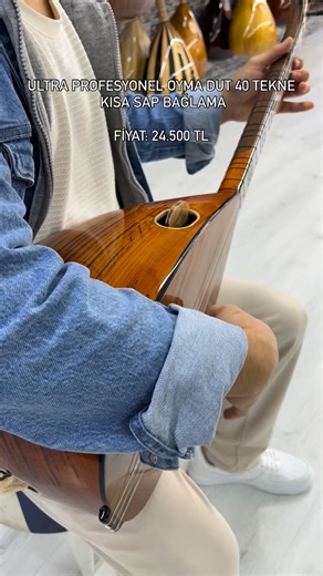 Ultra Profesyonel Oyma Dut 40 Tekne Sedef Klavye Kısa Sap Bağlama Fiyat: 24.500 TL 📱0541 122 8201 🔹 Kılıf, Yedek Tel ve Mızrap Hediyeli ▫️Türkiye için 2-4 Gün’de Kargo 🔹 Yurt Dışı 10-14 Gün’de Kargo #istanbul #türkiye #saz #baglama #baglama #sazsöz | Diyar Saz Evi