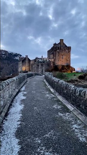 The stunning Eilean Donan Castle in Scotland // Scottish Highlands