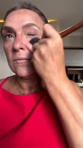 Dia de samba hoje, com meu vestidinho vermelho bem discreto e curto #deusa #mulheresempoderadas #LIVEIncentiveProgram #LIVEMonetization #PaidPartnership