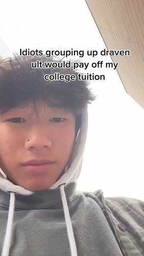 Spot 6’5 tyler1 in the background #worlds2022 #leagueoflegends #tyler1 #GenshinImpact32