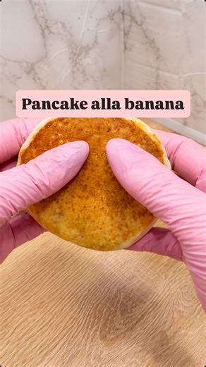 Ricette.e.TagliSicuri on Instagram: "Pancake alla banana 👶🏻 -2 banane molto mature (più sono scure, meglio è!) -80 g di farina (00, farro o avena) -80 ml di latte (vaccino o vegetale non zuccherato) -1 cucchiaino di oliva leggero ½ cucchiaino di lievito per dolci (facoltativo, ma li rende più gonfi) Offrite sempre nei tagli sicuri adeguati all’età del vostro bimbo⚠️ ⬇️ Visita il link nella bio del mio profilo per vedere i miei libri ❤️😍 📌 I contenuti di questo video possono includere collabo