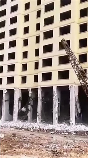 Demolish buildings precisely with big tools 🏗️ #shorts #demo #buildNotes