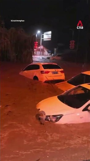 Floodwaters from Typhoon Bavi sweep vehicles away in China