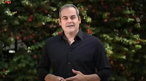 A blind baker whose desserts speak for themselves. A salty Scotsman capturing life & promoting literary in Arizona. And a group of senior line dancers in Memphis proving joy has no age limit. This month, your stories became Dear David. Real people. Real heart. Real reasons to believe in the good. Watch now — you’ll be better for it. ❤️ | David Begnaud