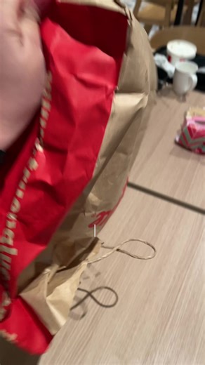 POV: Mga Kaibigan na May User-Issue at Eye Mask