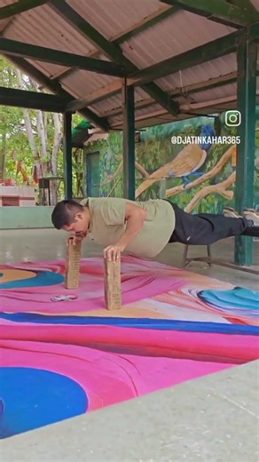 Elevated Push-Up Hold 🔥 Build Chest, Shoulders & Core Strength #Shorts