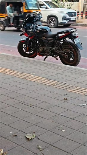 Alpesh Deshmukh on Instagram: "Bajaj lover 😘 #photography #instagram #pulsar220"