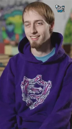 De un simple juego en el aula 🎒 a crear una comunidad global 🌍. Mike Schneider convirtió su pasión por el fingerboard 🛹 en una carrera que inspira a miles. Porque la pasión, sin importar su tamaño, puede llevarte muy lejos 💪✨. #skatebaording #skate #skatelife #skater #skateparkfest | Skate Park Fest