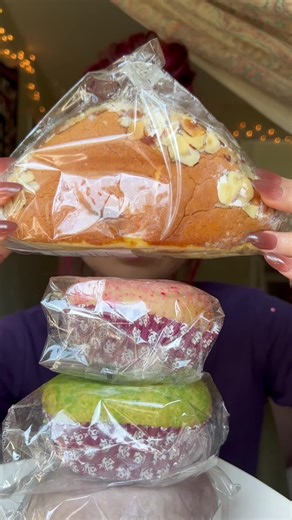 85 Degrees Bakery Mukbang featuring Matcha Choco Bun and More!