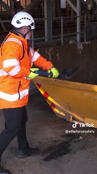 We get asked about this one quite a lot. This can also be applied to tasks like sweeping, mopping, hoovering. Simple solution, big impact. Give it a go next time and see if you can feel the difference. #manualhandling #healthandsafety #tailoredtraining