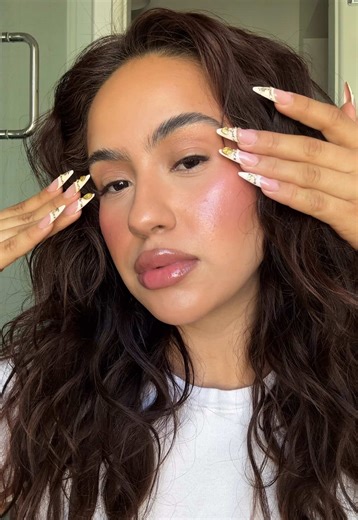 Brown lashes all summer 🤎 Use code NADIAVAS15 for 💸💸💸 off your order! #nadiavasquezz #brownlashes #lashclusters #summerglow @SillyGeorge