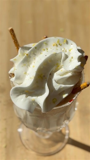 $15 Strawberry Drink for $1.20 🍓🥨 #asmr #aesthetic #recipe #strawberry #dessert #hacks #pistachio