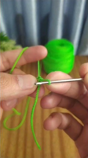 That perfect neon green loop 💚