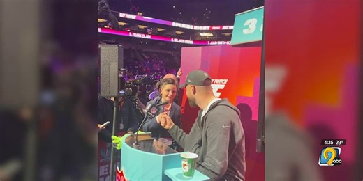 Iowa 11-year-old goes to Super Bowl as ‘kid reporter,’ meets favorite player