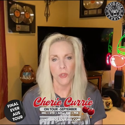🎤 🍒 𝗔 𝗠𝗲𝘀𝘀𝗮𝗴𝗲 𝗳𝗿𝗼𝗺 𝘁𝗵𝗲 𝗜𝗰𝗼𝗻 𝗛𝗲𝗿𝘀𝗲𝗹𝗳 – Cherie Currie This is it, Australia — Cherie Currie, the legendary voice of The Runaways, is heading Down Under for the very last time. In this heartfelt video message, Cherie shares her excitement about returning to Australia for her farewell tour, and what this final journey means to her. From breaking barriers in the 1970s as the original female frontwoman of rock to inspiring generations of women in music, Cherie’s legacy is n