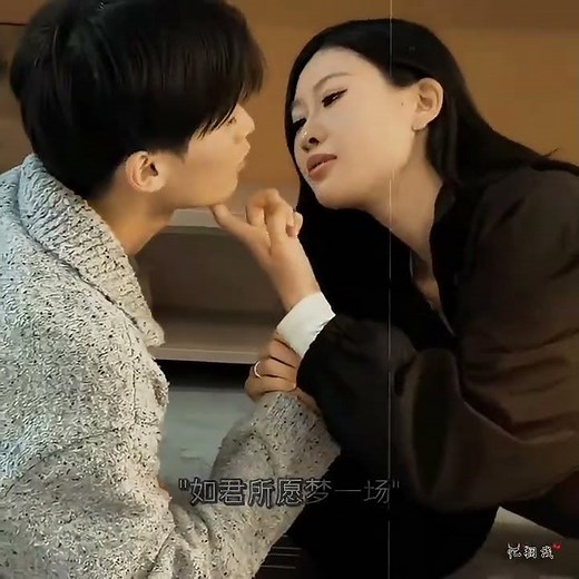 The Best Arm Wrestling Kiss Challenge! ❤️🤝 ​#ArmWrestlingChallenge #KissPrank#couple #shorts