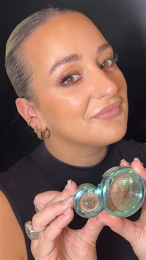 Jess Dixon on Instagram: "Trying some of the new MAC Holiday collection 🤩🤩 ✨Jelly shine eyeshadow in the shade ‘Sparkle Sparkle’ ✨ Bounce and Gleam Highlighter in shade ‘Buttergleam’ Both formulas are to die for!! @maccosmeticsuki @maccosmetics Have you tried any of the new collection yet? #mac #macholiday #macpro #macfamily #makeupartist #makeup #macproartist #iwearmac #christmasmakeup #limitededition #holidayglam #glam #softglam #glowyskin #highlight #eyeshadow #glitter"