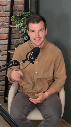 Horizontal Chile on Instagram: "Este año entrarán cerca de 2 mil estudiantes menos a estudiar pedagogía 📉. Esto no es necesariamente una mala noticia 👉🏻 el puntaje promedio de los matriculados subió de 662 a 678 puntos. Y es que el rendimiento académico de los docentes está asociado a mayores aprendizajes de los estudiantes (Neilson et al. 2022). Este cambio en los puntajes no es casualidad 🕵🏻. Después de que se modificaran los requisitos a las carreras de pedagogía, se estableció un aument