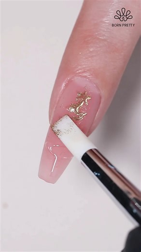 Chrome #Christmas tree nail art.🌲🎅 Using #bornpretty Non Stick Hand Extension Nail Gel:NSG05(ID56021) Matte Top Coat (ID55708-2) Rhinestone Glue Gel (ID55273) Chrome Mirror Nail Powder (ID49523) Super Top Coat (ID55708-1) Shop here: https://bitly.ws/XSLp 🥰 #allshineonme #nailtips #nailgel #nailart #nailfashion #winternails | Bornpretty