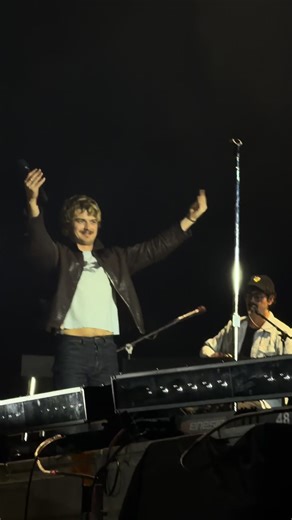 Okay, so this is a little present for you guys. The moment he took off his jacket and the intro for Potion. We were literally telling him he had too many clothes lol you can basically tell the whole front row were women ♥️ #joekeery #djo #estereopicnic #fep #joekeeryedits