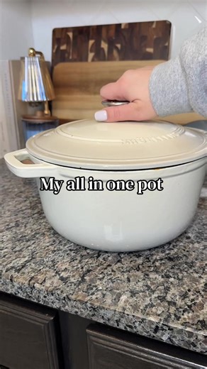 The best Dutch oven. I use this for literally everything #dutchoven #dutchovenbaking #cookinghacks