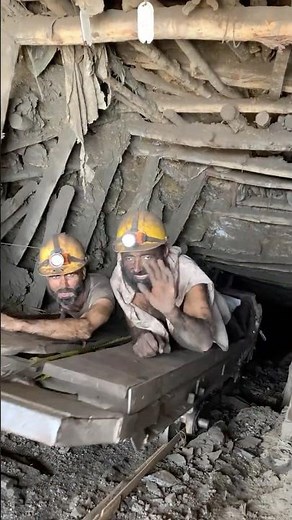 How Miners Signal to Return from 5000ft Underground Tunnels #diamondminer #mining #minecraft