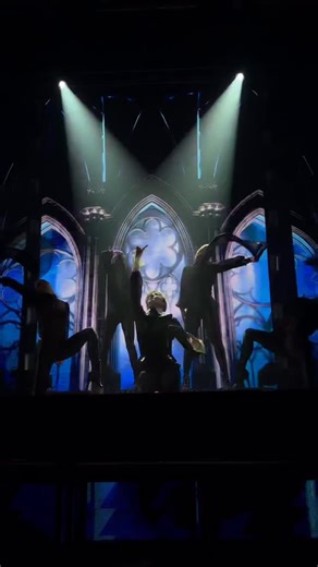 SHLAKOBLOCHINA | MARUV on Instagram: "🌹🖤 #maruv #blackwater"