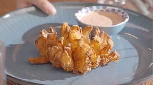 How to make a copycat version of Outback Steakhouse's Bloomin Onions in your airfryer