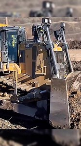 95K views · 1.8K reactions | CAT D9T Dozer Sloping Like a Pro - Smooth Operator! #CatD9T #DozerPower #HeavyEquipment #SlopingWork #ConstructionLife #Earthmoving #Bulldozer | Earthmover Legends | Facebook