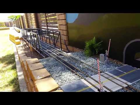 G scale south bend signals railroad crossing .