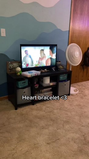 🫶🏻 #friendshipbracelet #heartbracelet #bracelet #fyp #vscosummer #PlutoTVIsFree