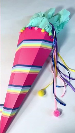 Schnell nachgebastelt: Regenbogen-Schultüte
