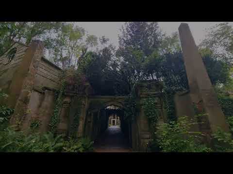 Exploring Highgate Cemetery, Highgate, London UK
