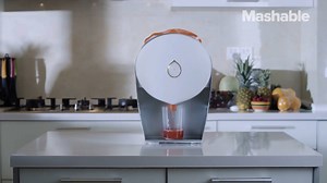 149K views · 1K reactions | Finally, a juicer that doesn't need cleaning. | Mashable | Facebook