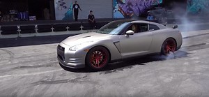 Arizona Girl Does AWD Burnout in Her 800 HP Nissan GT-R, Clutches Overheat